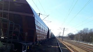 Băiat  de 16 ani, grav rănit după ce s-a urcat pe un vagon de marfă şi s-a electrocutat