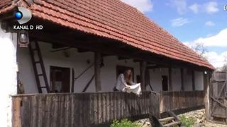 VIDEO | Casa traditionala de 100 de ani, reconditionata de o IT-ista. Turistii sunt incantati