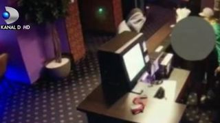 VIDEO | Jaf ca in filme la o sala de jocuri din Cluj-Napoca. Cati bani au furat doi barbati cu fetele acoperite