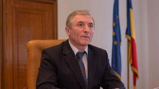 Decretul pentru pensionarea lui Augustin Lazăr, semnat de Președinte