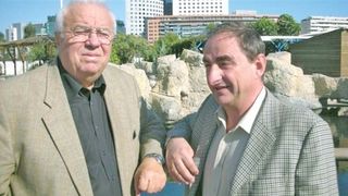 Alexandru Arşinel a ajuns subalternul lui Vasile Muraru la Teatrul de Revistă! Cei doi au făcut schimb de funcţii, iar Arşinel s-a ales cu salariul micşorat!