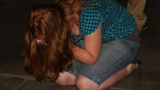 O elevă de 16 ani din Iași s-a sinucis, după ce a rămas &icirc;nsărcinată. Ce a vorbit cu mama ei &icirc;nainte de gestul EXTREM