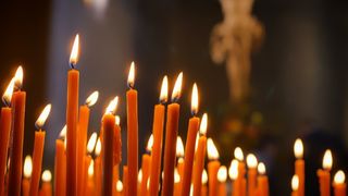 Un fotbalist din Burundi a făcut infarct &icirc;n timpul unui meci şi a murit! El avea probleme cu inima şi medicii &icirc;l sfătuiseră să nu mai joace fotbal