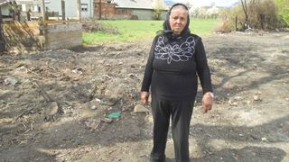 Sărbători în lacrimi pentru mama Maria. A rămas fără cei cinci copii, iar un incendiu i-a luat și casa