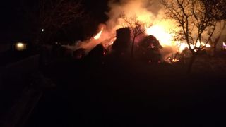 I-au dat foc la casă în Noaptea de Înviere. Bătrâna de 68 de ani, fără acoperiș deasupra capului 