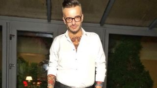 Un cunoscut c&acirc;ntăreț gay este revoltat după moartea fulgerătoare a lui Răzvan Ciobanu! &rdquo;Toți au dreptul la o viață, indiferent de religie sau orientare sexuală&rdquo;