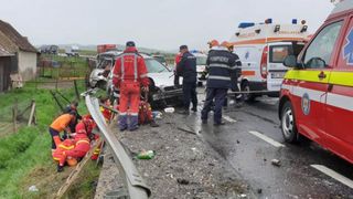 Accident rutier pe DN 1, &icirc;ntre o maşină şi un autocar plin cu turişti! O t&acirc;nără de 24 de ani a murit