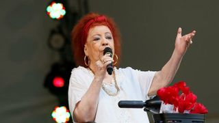 C&acirc;ntăreaţa braziliană Beth Carvalho, supranumită "naşa muzicii samba", a murit la v&acirc;rsta de 72 de ani