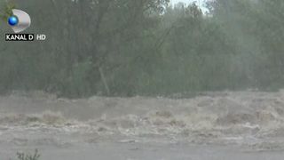 VIDEO | Pagube dupa viituri puternice. Zona in care a plouat 24 de ore fara oprire