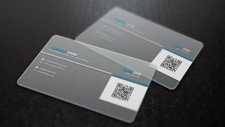 Nu ignora importanța oferirii unei cărți de vizită din plastic!