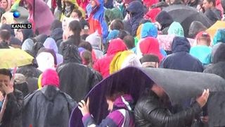 VIDEO. Mii de yoghini la Herculane