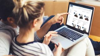 VIDEO. Cumparam ce ne dicteaza internetul