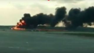 VIDEO | Un avion a aterizat cuprins de flăcări la Moscova! Mai multe victime
