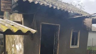 Constanţa: Un bărbat de 85 de ani şi-a pierdut viaţa, iar o femeie a fost rănită, în urma explozii urmate de un incendiu