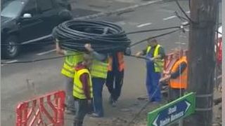 VIDEO | &bdquo;Invartita&rdquo; pe santier, cu tipii de la cablu