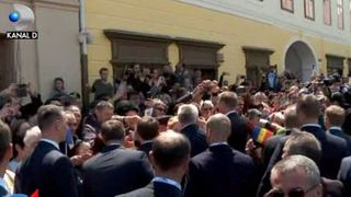 VIDEO | Summit european cu baie de multime