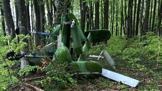 Elicopter prăbuşit &icirc;n judeţul Maramureş. Un bărbat a fost găsit mort l&acirc;ngă aparatul de zbor