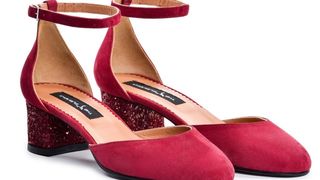 Amenzi de 1,2 milioane de lei aplicate comercianţilor de încălţăminte