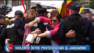VIDEO| Violente &icirc;ntre protestatari și jandarmi la mitingul PSD