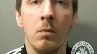 Profesor de științe, condamnat după ce a păcălit mai mulți băieți să-i trimită poze nud