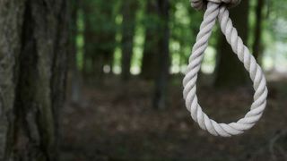 Un bărbat a fost găsit spânzurat în sediul unei case de avocatură din Capitală