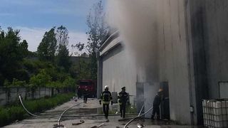 Incendiu la un depozit de deşeuri reciclabile din Hunedoara 