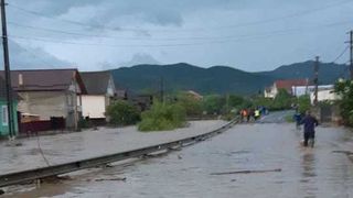 Inundații în judeţul Bistriţa-Năsăud. Mai multe case, evacuate 