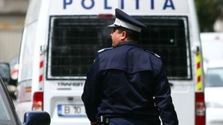 Galați. Polițiști atacați cu pietre şi cu par de un bărbat