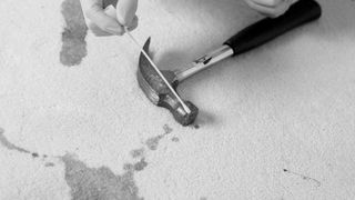 Student român ucis într-un cămin din Paris, cu ciocanul