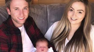 A născut în baia casei o fetiță, dar nu știa că e gravidă 