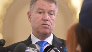 Câteva zeci de mii de oameni participă la mitingul electoral al PNL din Piaţa Victoriei. La eveniment şi-a anunţat participarea şi preşedintele Klaus Iohannis