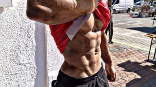 Cu ce le înnebunește Bogdan Mocanu de la Puterea Dragostei pe fete! Uite cu ce se ocupă în timpul liber și ce mașină de lux conduce