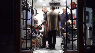 VIDEO | Sapte frati, lasati nesupravegheati acasa, au ajuns de urgenta la spital dupa ce au consumat bauturi energizante