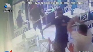 VIDEO | Bătaie &icirc;ntre suporteri la Craiova!  S-au impartit pumni și picioare