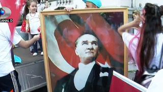 VIDEO | Tinerii din Turcia celebreaza Ziua Nationala a Tineretului si Sportului