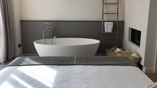 Ce spuneti de baterii de cada cu montaj pe pardoseala?