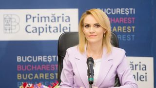 Gabriela Firea are 17 icoane şi o Biblie în biroul de la Primărie: "Are biroul la magazinul de obiecte bisericești?"