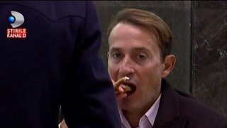 Ce a spus căpitanul aeronavei înainte ca Radu Mazăre să fie urcat în avionul spre România! Mesajul transmis la microfon pentru toți pasagerii: "Atenție..."