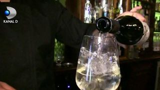 VIDEO | Tot mai putini ospatari in restaurante. Ce salarii au