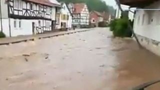 VIDEO | Viiturile si grindina au facut ravagii in Europa