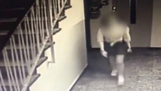 Adolescentă agresată în scara blocului de un recidivist