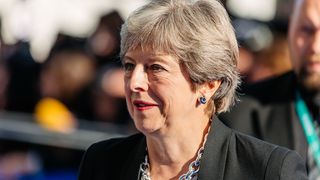 Theresa May demisionează de la conducerea Partidului Conservator, cre&acirc;nd astfel condiţiile pentru desemnarea unui nou prim-ministru