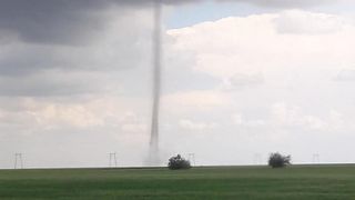 Tornadă în Bărăgan: "Doamne, uite cum se vede codiţa pe cer!"