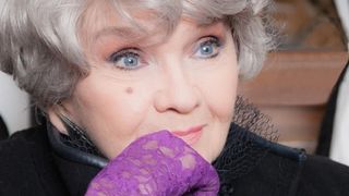 Marea cântăreață Margareta Pâslaru a oprit mașinile cu umbrela la Arcul de Triumf FOTO EXCLUSIV