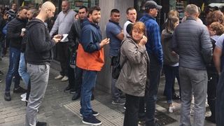 VIDEO | Secțiile de votare din Europa au fost pline de români încă de dimineața