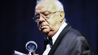 Alexandru Arşinel primeşte ajutor financiar pentru că are grijă de soţia paralizată! Actorul a câştigat aproape 5.000 de euro pe lună!
