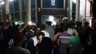 Confruntări cu mascații la Ambasada României din Cipru