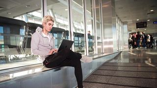 Un rom&acirc;n a devenit milionar &icirc;n SUA la nici 20 de ani! Sebastian Dobrincu a făcut avere din IT!