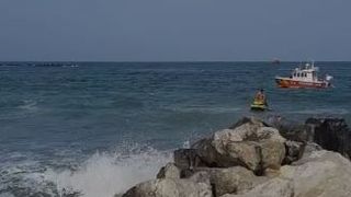 VIDEO | Tanar luat de valuri in Mamaia