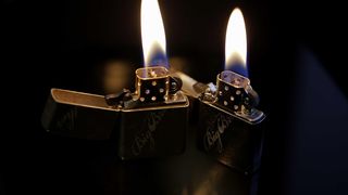 3 copii au dat foc unei sticle de benzină. Acum sunt în stare gravă